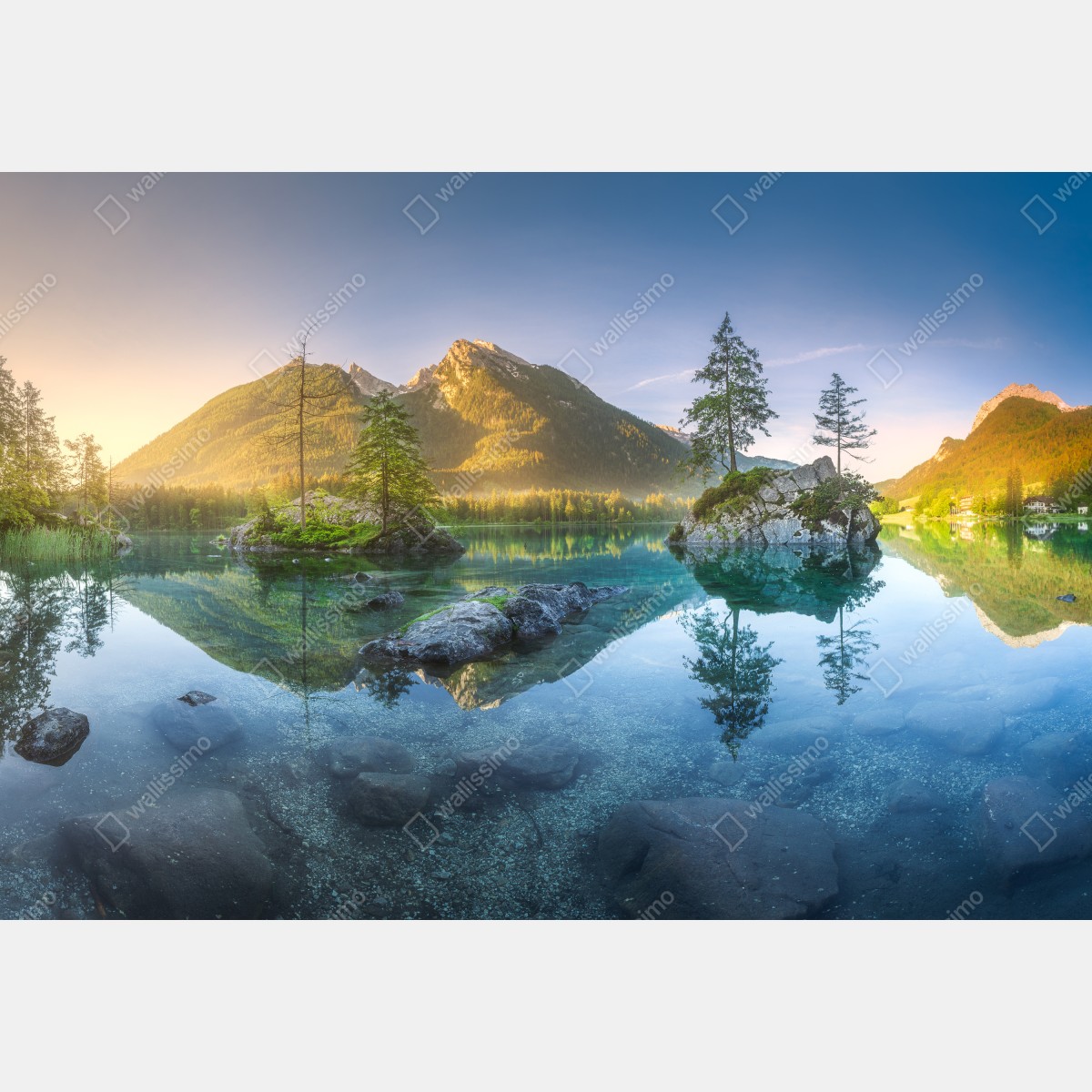 Fototapeta alpejskie jezioro o wschodzie słońca z lustrzanym odbiciem – Wallissimo® Fototapeta alpejskie jezioro o wschodzie słońca z lustrzanym odbiciem – Wallissimo®