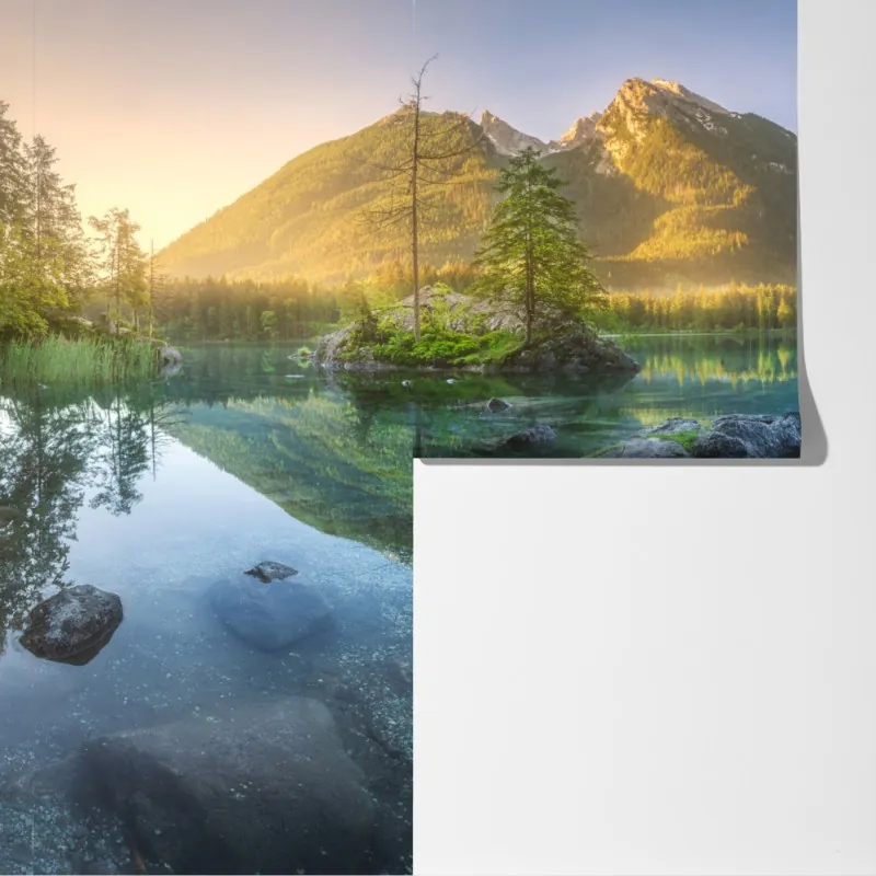 Fototapeta alpejskie jezioro o wschodzie słońca z lustrzanym odbiciem – Wallissimo® Fototapeta alpejskie jezioro o wschodzie słońca z lustrzanym odbiciem – Wallissimo®