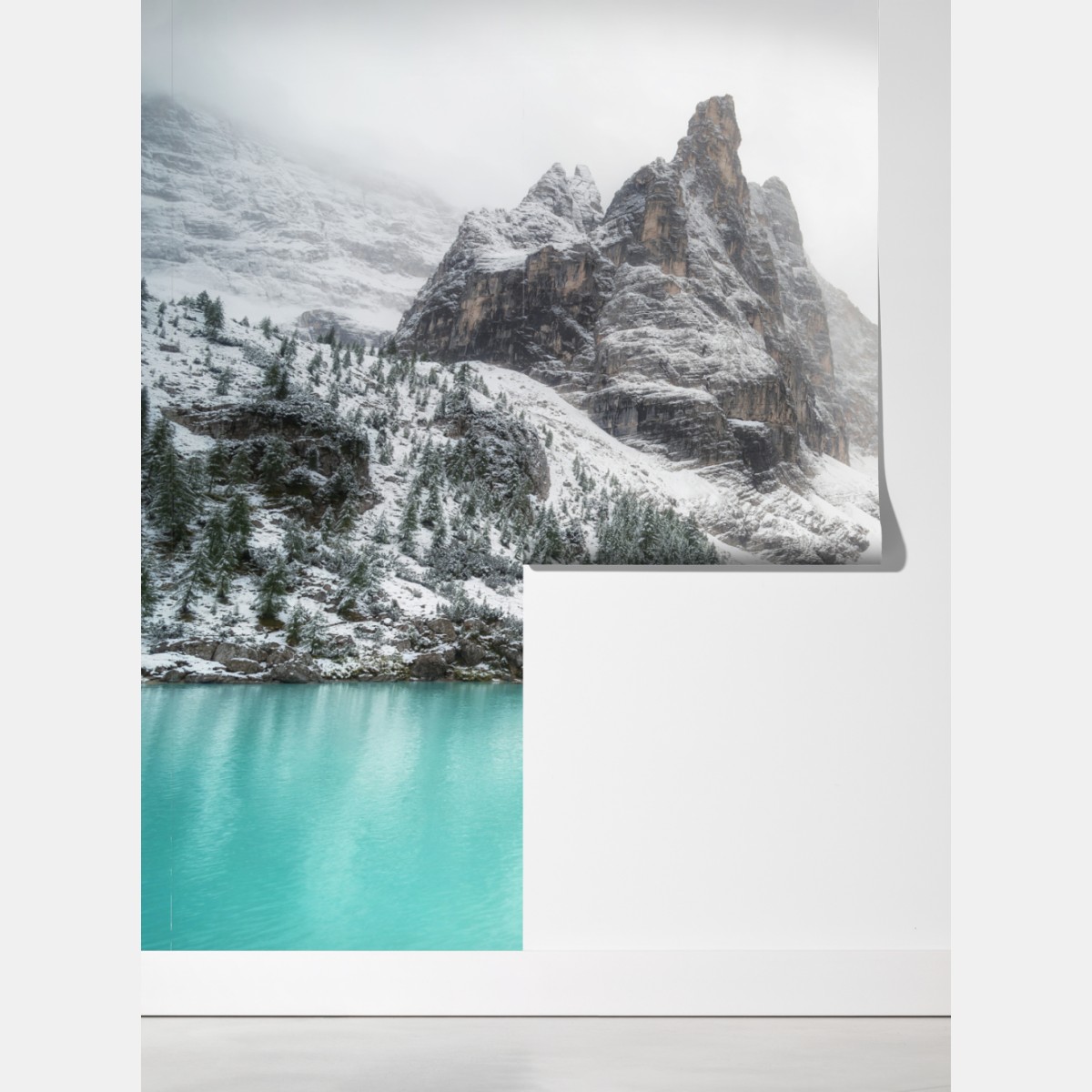 Fototapeta turkusowe jezioro alpejskie pod ośnieżonymi szczytami – Wallissimo® Fototapeta turkusowe jezioro alpejskie pod ośnieżonymi szczytami – Wallissimo®