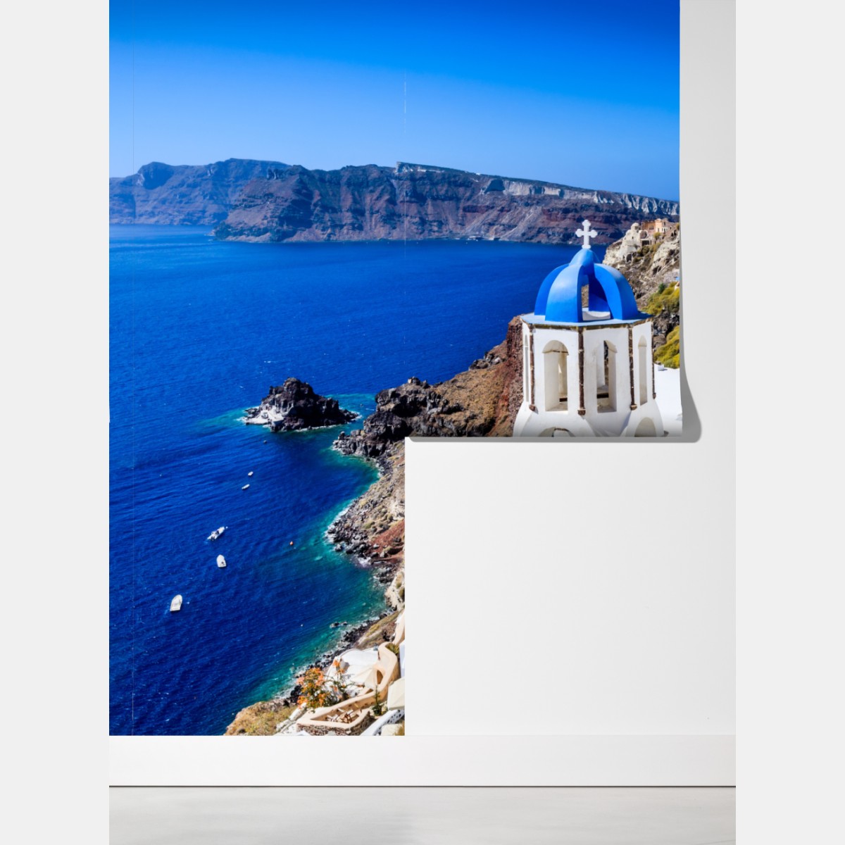 Fototapeta Santorini niebieskie kopuły nad kalderą – Wallissimo® Fototapeta Santorini niebieskie kopuły nad kalderą – Wallissimo®