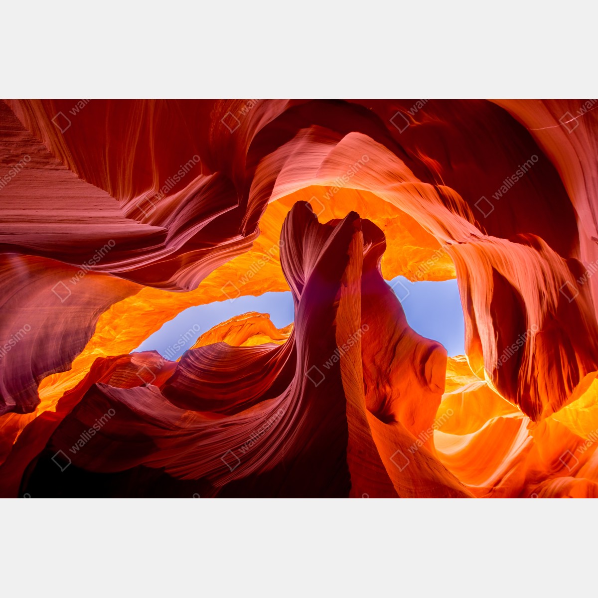 Fototapeta oświetlony kanion piaskowcowy z żywymi krzywiznami – Wallissimo® Fototapeta oświetlony kanion piaskowcowy z żywymi krzywiznami – Wallissimo®