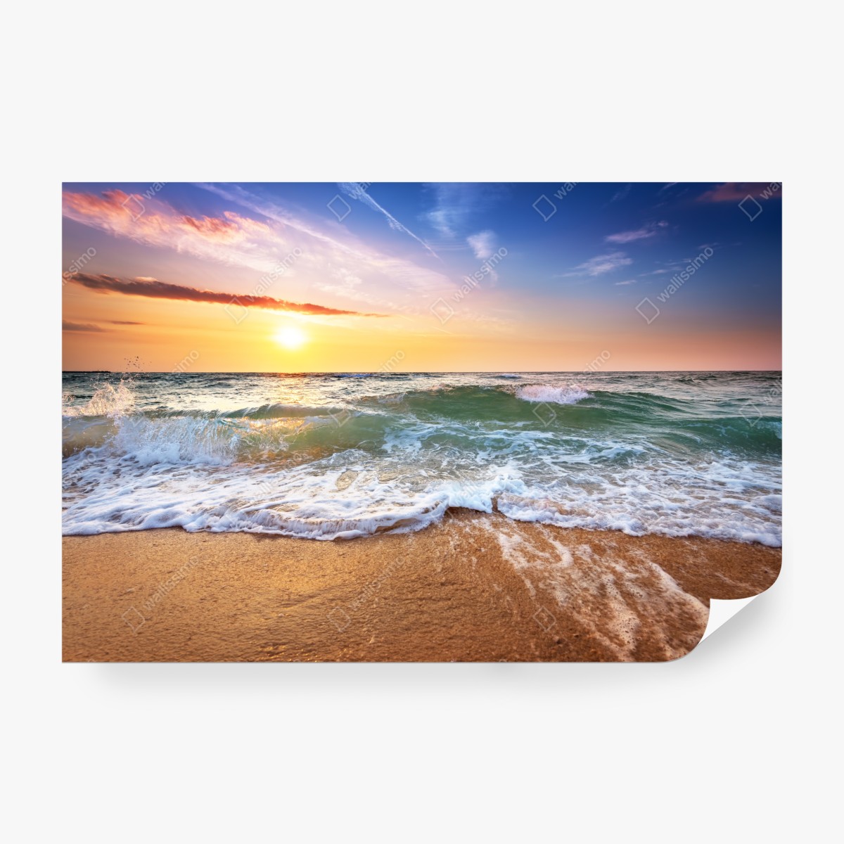 Fototapeta złoty zachód słońca na plaży nad falami – Wallissimo® Fototapeta złoty zachód słońca na plaży nad falami – Wallissimo®