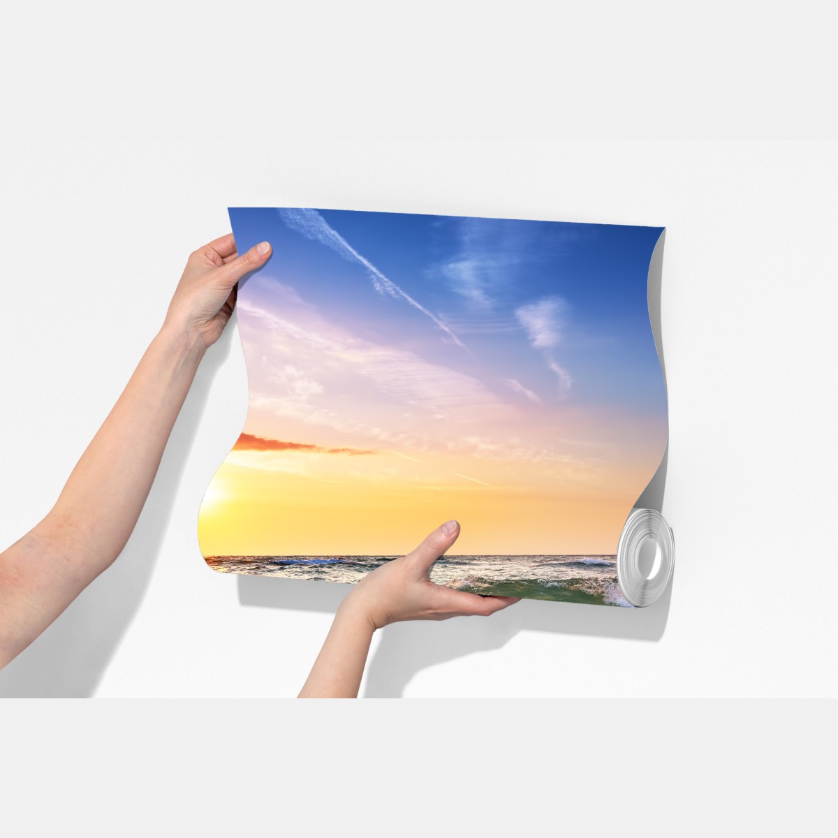 Fototapeta złoty zachód słońca na plaży nad falami – Wallissimo® Fototapeta złoty zachód słońca na plaży nad falami – Wallissimo®