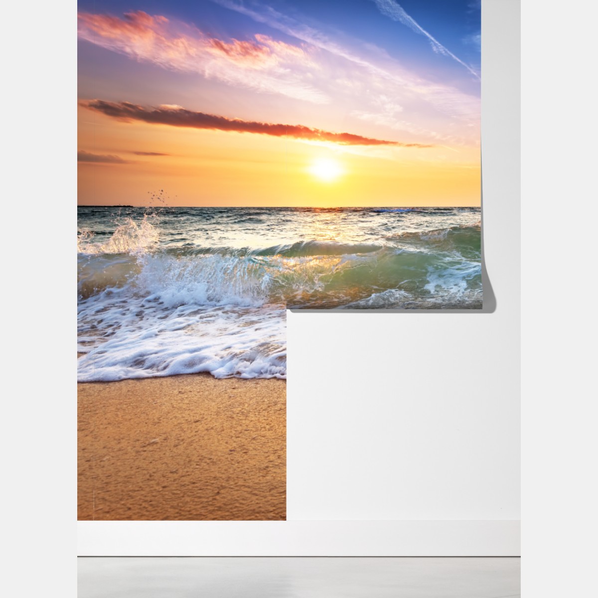 Fototapeta złoty zachód słońca na plaży nad falami – Wallissimo® Fototapeta złoty zachód słońca na plaży nad falami – Wallissimo®