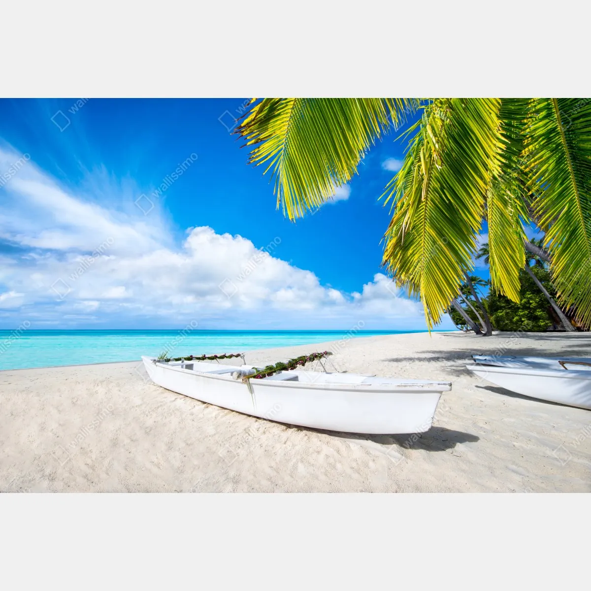 Fototapeta tropikalna plaża w turkusowych kolorach z palmami i łodziami – Wallissimo® Fototapeta tropikalna plaża w turkusowych kolorach z palmami i łodziami – Wallissimo®