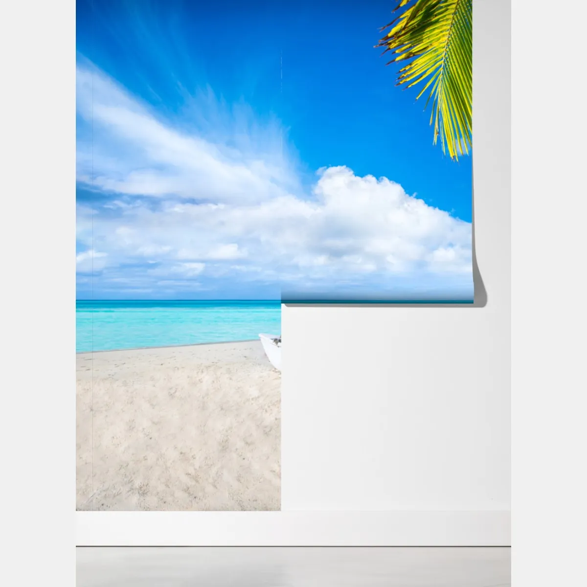 Fototapeta tropikalna plaża w turkusowych kolorach z palmami i łodziami – Wallissimo® Fototapeta tropikalna plaża w turkusowych kolorach z palmami i łodziami – Wallissimo®