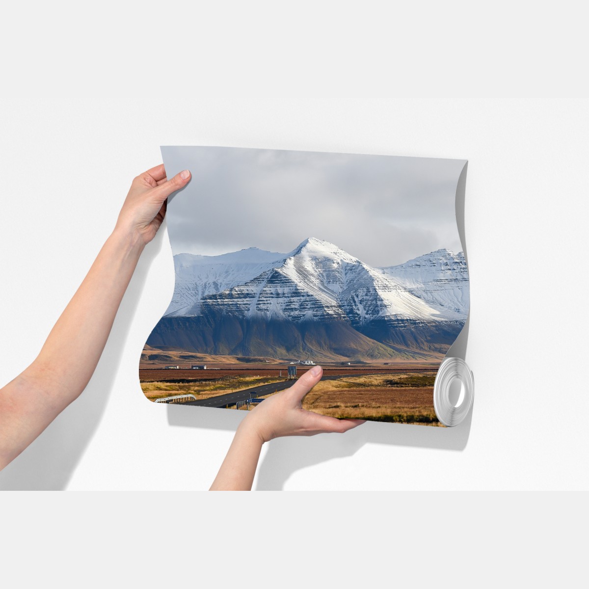 Fototapeta pusta droga prowadząca do ośnieżonych gór, Islandia – Wallissimo® Fototapeta pusta droga prowadząca do ośnieżonych gór, Islandia – Wallissimo®