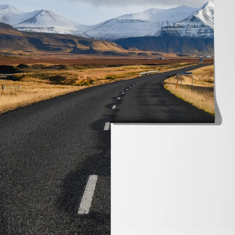 Fototapeta pusta droga prowadząca do ośnieżonych gór, Islandia – Wallissimo® Fototapeta pusta droga prowadząca do ośnieżonych gór, Islandia – Wallissimo®