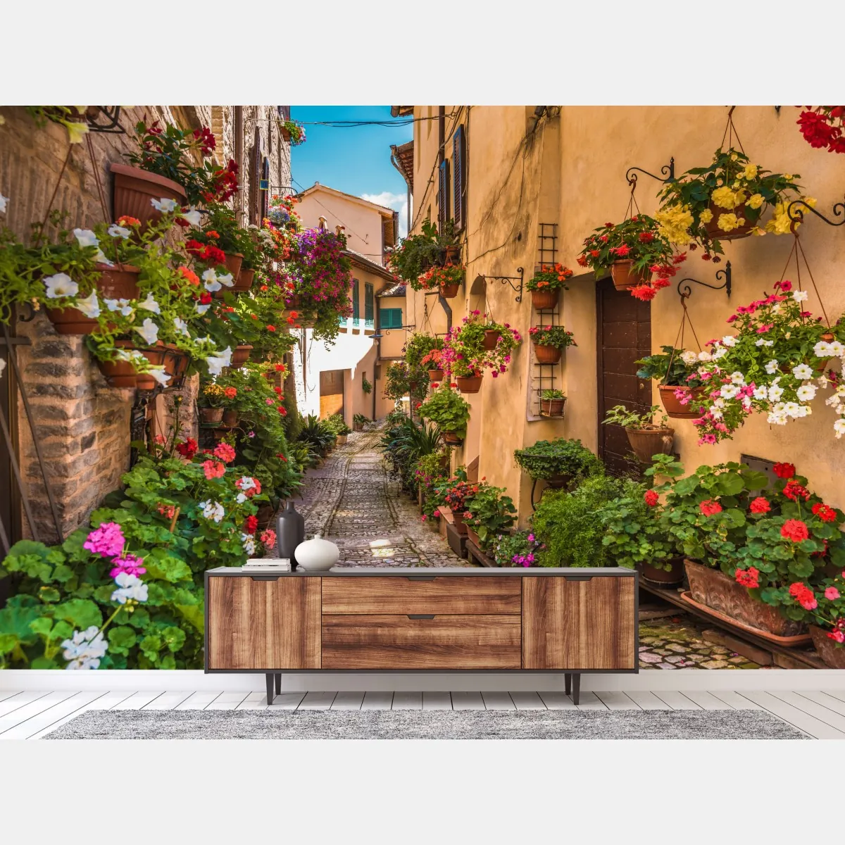 Fototapeta słoneczna kwiatowa alejka w Umbrii – Wallissimo® Fototapeta słoneczna kwiatowa alejka w Umbrii – Wallissimo®