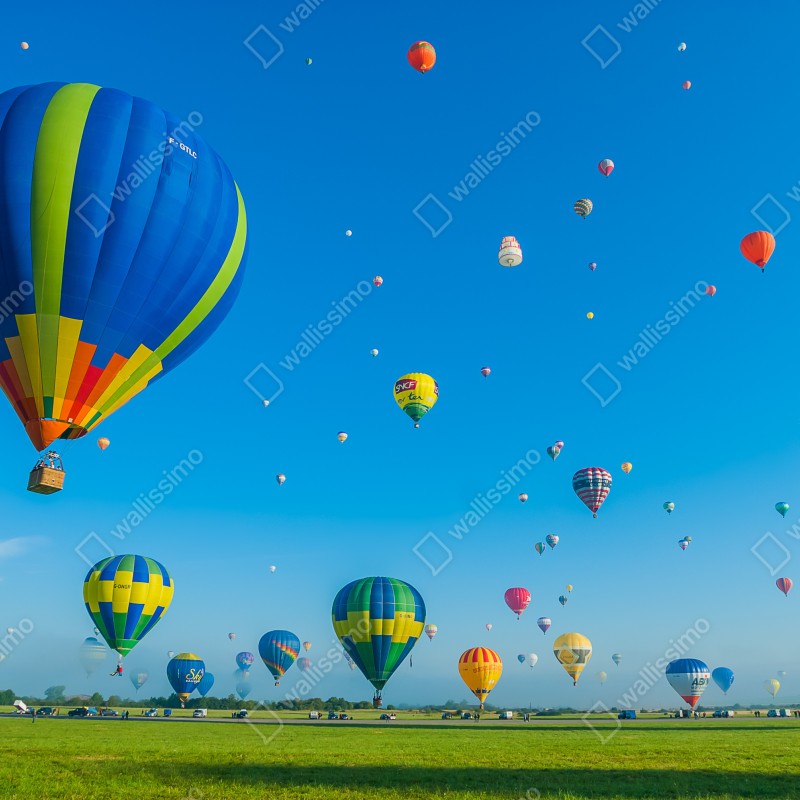 Fototapeta kolorowe balony nad Chambley – Wallissimo® Fototapeta kolorowe balony nad Chambley – Wallissimo®