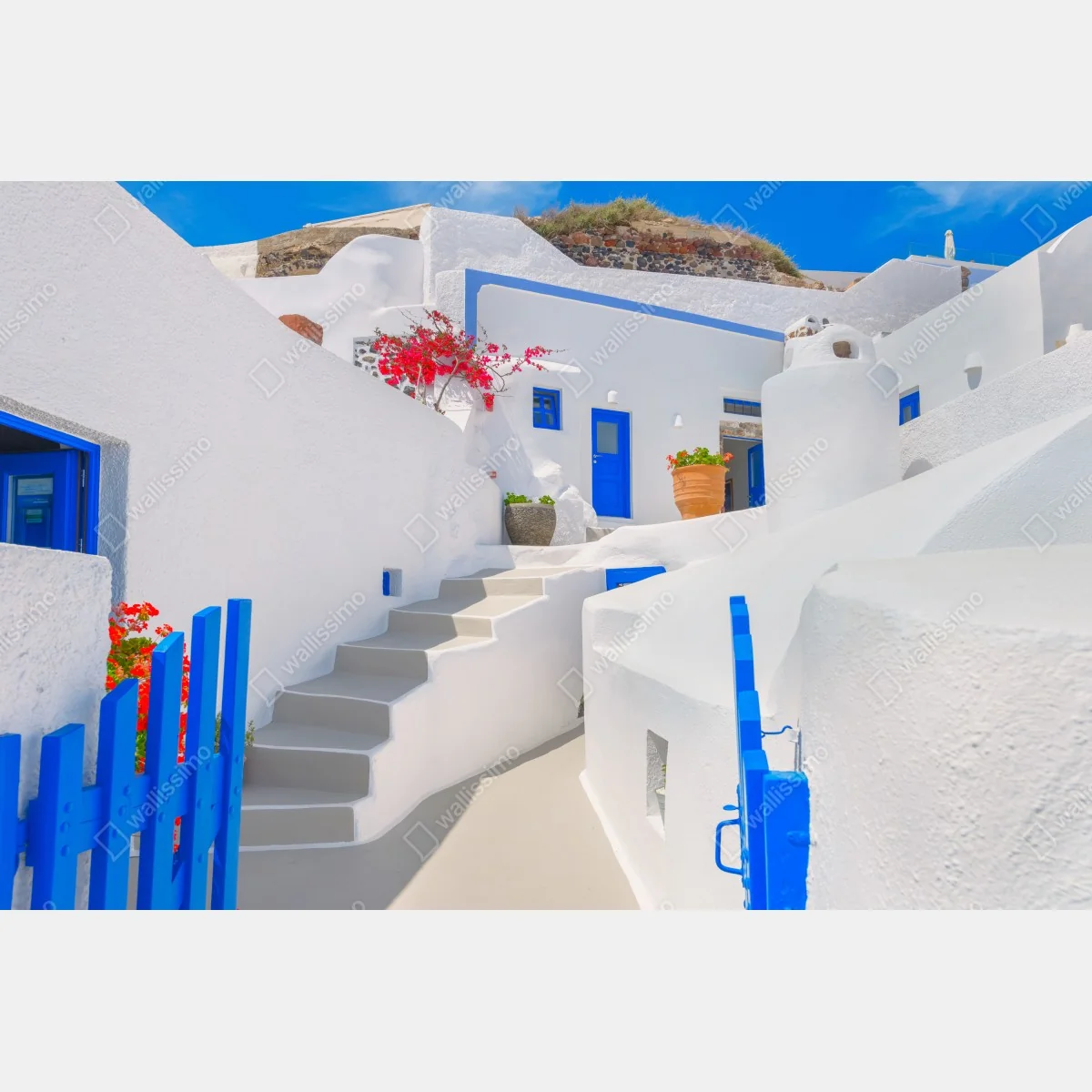 Fototapeta Santorini białe domy z niebieskimi akcentami – Wallissimo® Fototapeta Santorini białe domy z niebieskimi akcentami – Wallissimo®