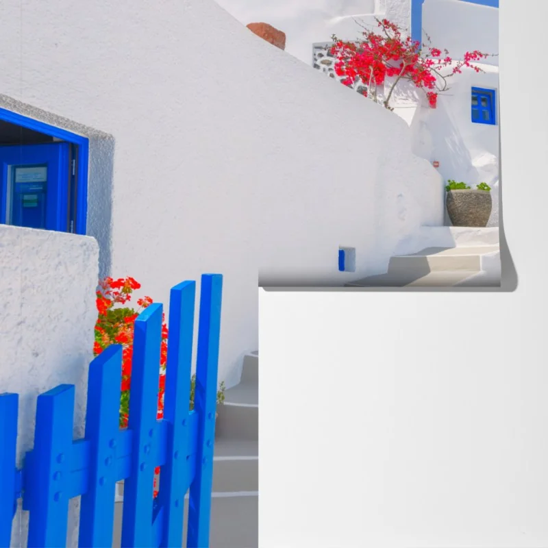 Fototapeta Santorini białe domy z niebieskimi akcentami – Wallissimo® Fototapeta Santorini białe domy z niebieskimi akcentami – Wallissimo®