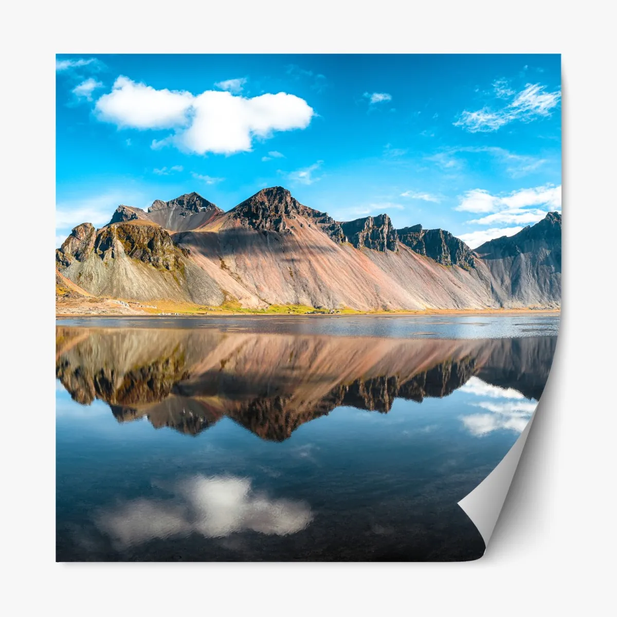 Naklejka repozycjonowalna odbicie Vestrahorn na spokojnych wodach Stokksnes, Islandia – Wallissimo® Naklejka repozycjonowalna odbicie Vestrahorn na spokojnych wodach Stokksnes, Islandia – Wallissimo®