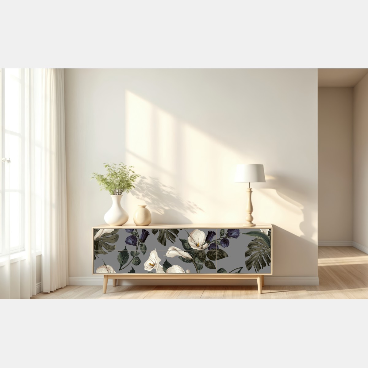 Naklejka repozycjonowalna botaniczny wzór: delikatne kalie i liście monstery na szarym tle – Wallissimo® Naklejka repozycjonowalna botaniczny wzór: delikatne kalie i liście monstery na szarym tle – Wallissimo®