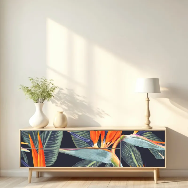 Naklejka repozycjonowalna tropikalny wzór ze strelicjami – Wallissimo® Naklejka repozycjonowalna tropikalny wzór ze strelicjami – Wallissimo®