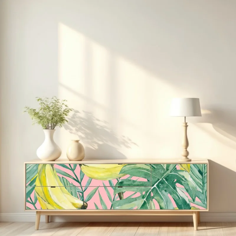 Naklejka repozycjonowalna akwarelowy wzór z bananami i liśćmi na różowym tle – Wallissimo® Naklejka repozycjonowalna akwarelowy wzór z bananami i liśćmi na różowym tle – Wallissimo®