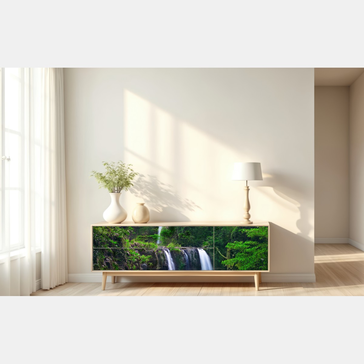 Naklejka repozycjonowalna uspokajający wodospad w szmaragdowym lesie – Wallissimo® Naklejka repozycjonowalna uspokajający wodospad w szmaragdowym lesie – Wallissimo®