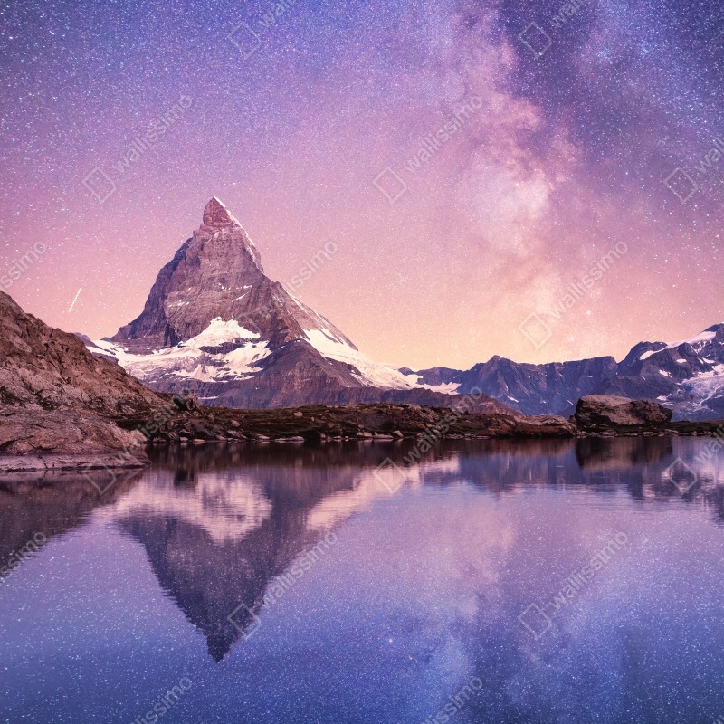 Naklejka repozycjonowalna nocne odbicie Matterhornu pod gwiazdami – Wallissimo® Naklejka repozycjonowalna nocne odbicie Matterhornu pod gwiazdami – Wallissimo®