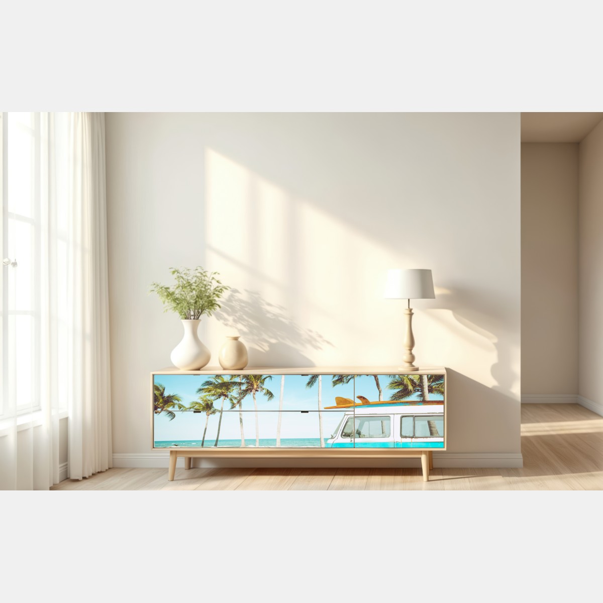 Naklejka repozycjonowalna stary furgon z deską surfingową na tropikalnej plaży – Wallissimo® Naklejka repozycjonowalna stary furgon z deską surfingową na tropikalnej plaży – Wallissimo®