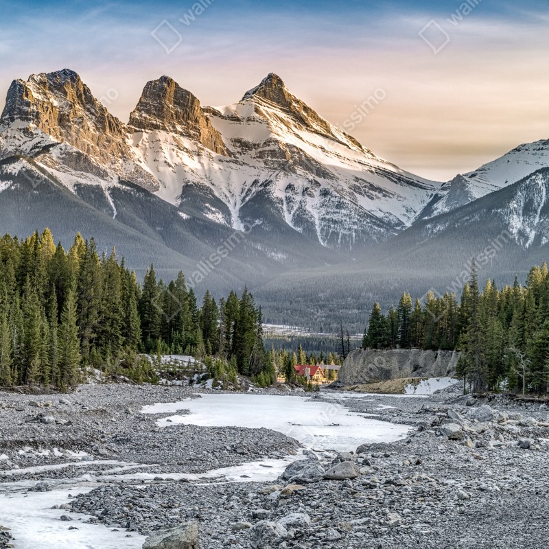 Naklejka repozycjonowalna majestatyczne górskie szczyty i sosnowy las – Wallissimo® Naklejka repozycjonowalna majestatyczne górskie szczyty i sosnowy las – Wallissimo®
