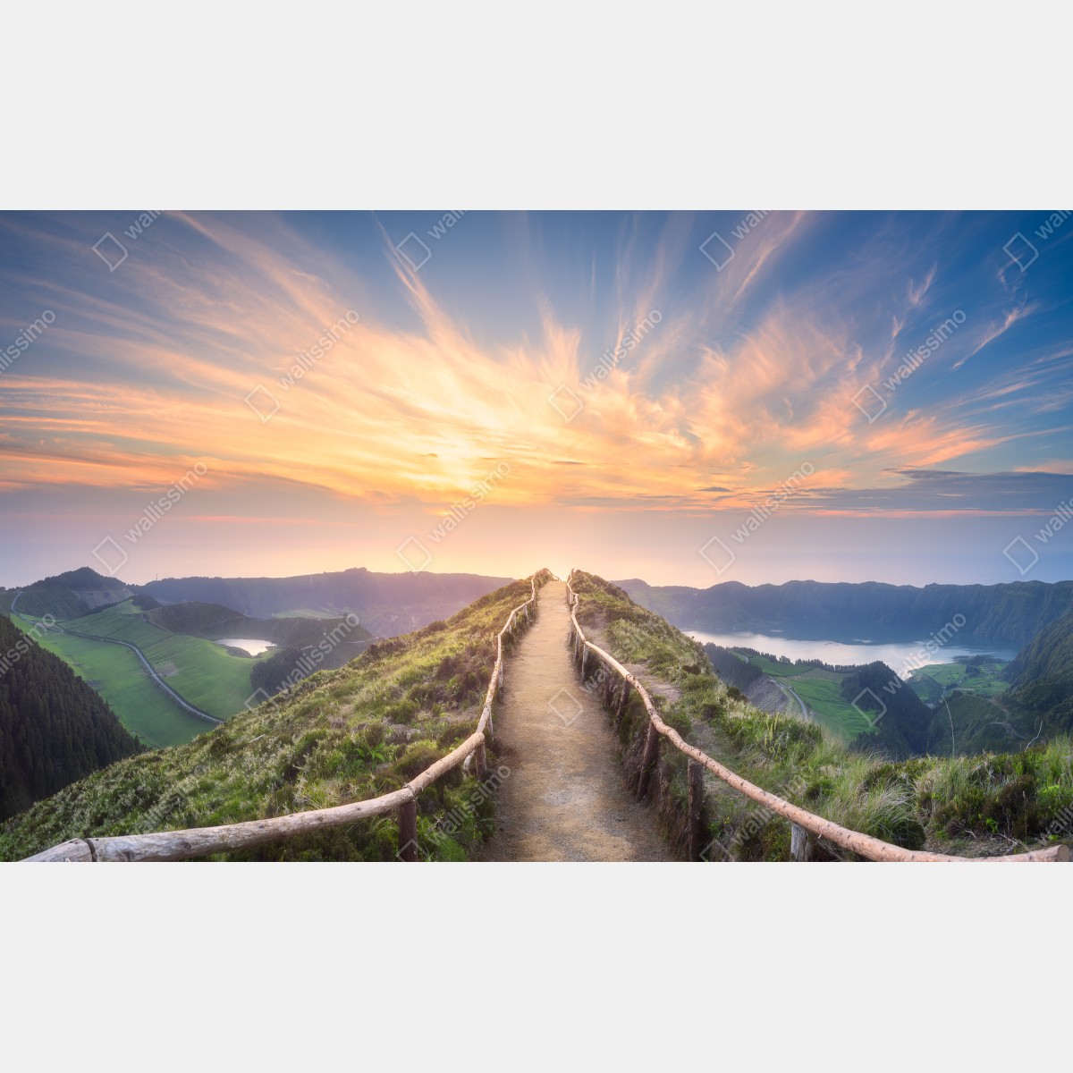 Naklejka repozycjonowalna ścieżka na grzbiecie górskim przy zachodzie słońca nad jeziorem – Wallissimo® Naklejka repozycjonowalna ścieżka na grzbiecie górskim przy zachodzie słońca nad jeziorem – Wallissimo®