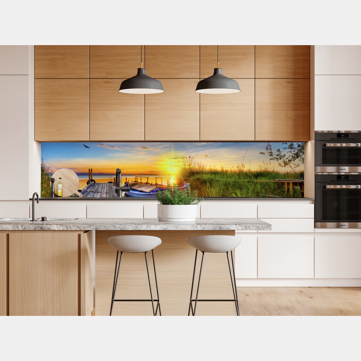 Naklejka repozycjonowalna zachód słońca nad jeziorem z łodzią przy pomoście – Wallissimo® Naklejka repozycjonowalna zachód słońca nad jeziorem z łodzią przy pomoście – Wallissimo®