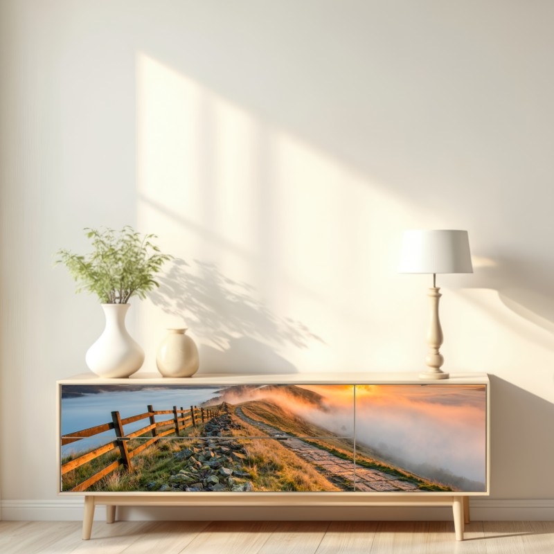 Naklejka repozycjonowalna wschód słońca nad mglistym grzbietem z kamienną ścieżką – Wallissimo® Naklejka repozycjonowalna wschód słońca nad mglistym grzbietem z kamienną ścieżką – Wallissimo®