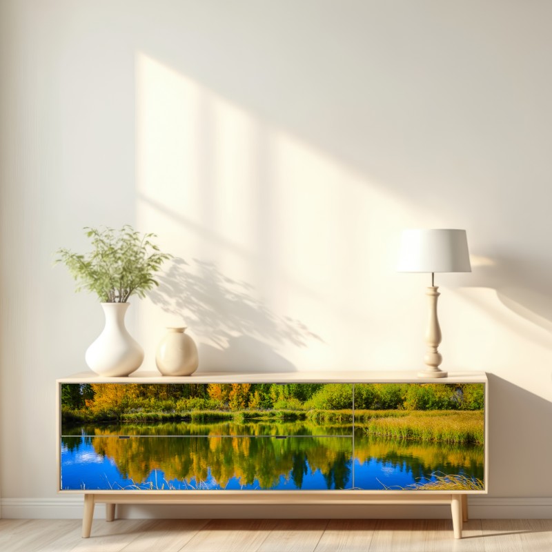 Naklejka repozycjonowalna jesienne drzewa odbite w spokojnym jeziorze – Wallissimo® Naklejka repozycjonowalna jesienne drzewa odbite w spokojnym jeziorze – Wallissimo®