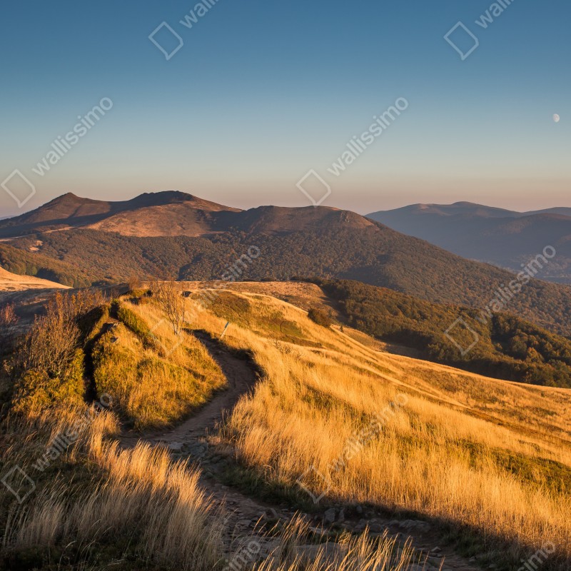 Naklejka repozycjonowalna złoty grzbiet górski o zachodzie słońca – Wallissimo® Naklejka repozycjonowalna złoty grzbiet górski o zachodzie słońca – Wallissimo®