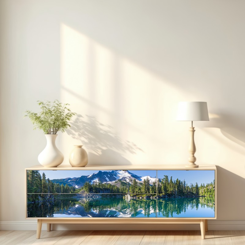 Naklejka repozycjonowalna spokojne górskie jezioro z lustrzanym odbiciem – Wallissimo® Naklejka repozycjonowalna spokojne górskie jezioro z lustrzanym odbiciem – Wallissimo®