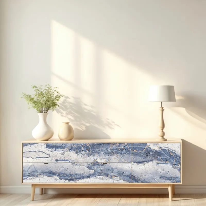 Naklejka repozycjonowalna zimowa mgła nad lasem iglastym – Wallissimo®