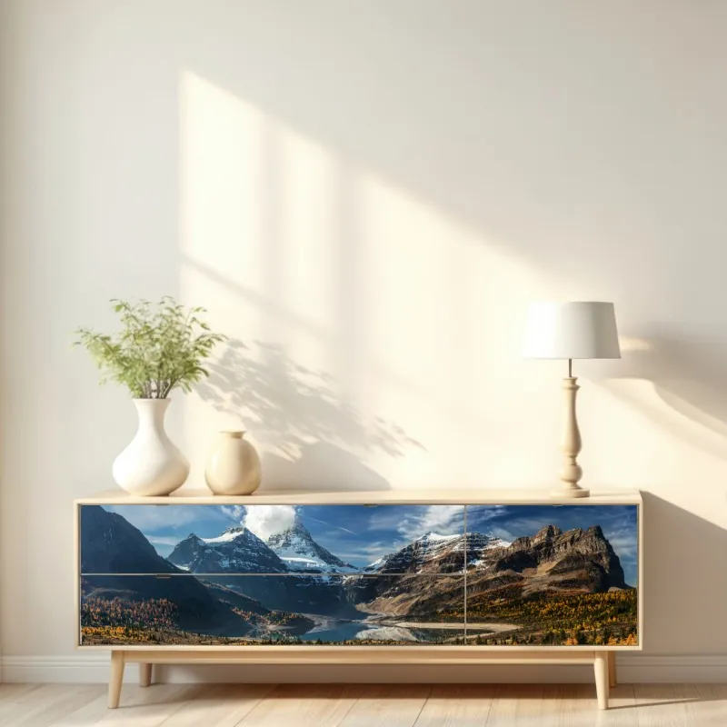 Naklejka repozycjonowalna ośnieżone szczyty odbite w jesiennym alpejskim jeziorze – Wallissimo® Naklejka repozycjonowalna ośnieżone szczyty odbite w jesiennym alpejskim jeziorze – Wallissimo®