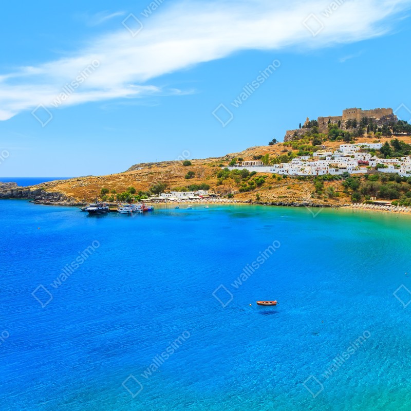 Naklejka repozycjonowalna słoneczna zatoka z nadmorskim miasteczkiem – Wallissimo® Naklejka repozycjonowalna słoneczna zatoka z nadmorskim miasteczkiem – Wallissimo®