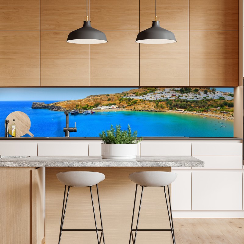 Naklejka repozycjonowalna słoneczna zatoka z nadmorskim miasteczkiem – Wallissimo® Naklejka repozycjonowalna słoneczna zatoka z nadmorskim miasteczkiem – Wallissimo®