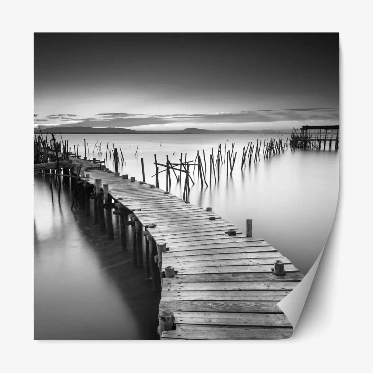 Naklejka repozycjonowalna spokojne drewniane molo o zmierzchu – Wallissimo® Naklejka repozycjonowalna spokojne drewniane molo o zmierzchu – Wallissimo®