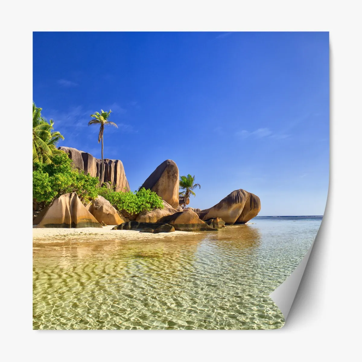 Naklejka repozycjonowalna tropikalna plaża z granitowymi głazami i klarowną wodą – Wallissimo® Naklejka repozycjonowalna tropikalna plaża z granitowymi głazami i klarowną wodą – Wallissimo®