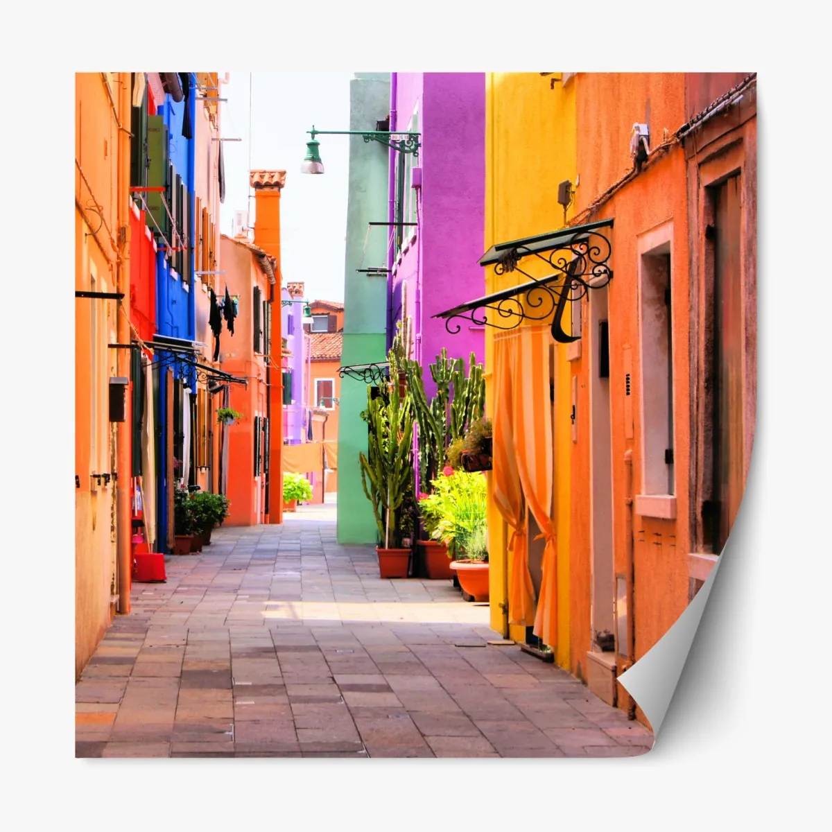 Naklejka repozycjonowalna kolorowa śródziemnomorska uliczka – Wallissimo® Naklejka repozycjonowalna kolorowa śródziemnomorska uliczka – Wallissimo®