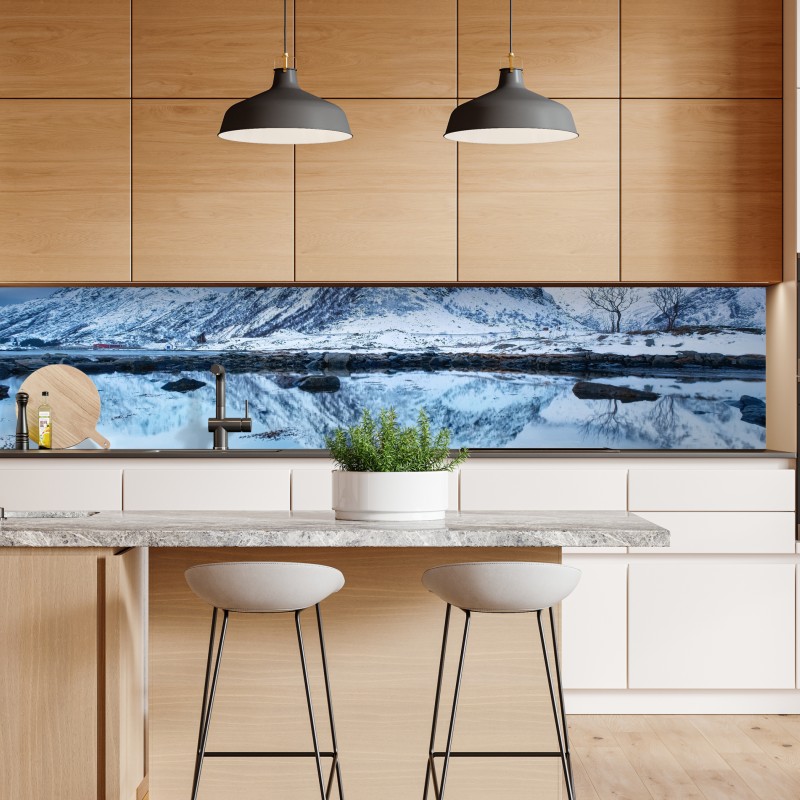 Naklejka repozycjonowalna śnieżny szczyt odbity w wodzie, Norwegia – Wallissimo® Naklejka repozycjonowalna śnieżny szczyt odbity w wodzie, Norwegia – Wallissimo®