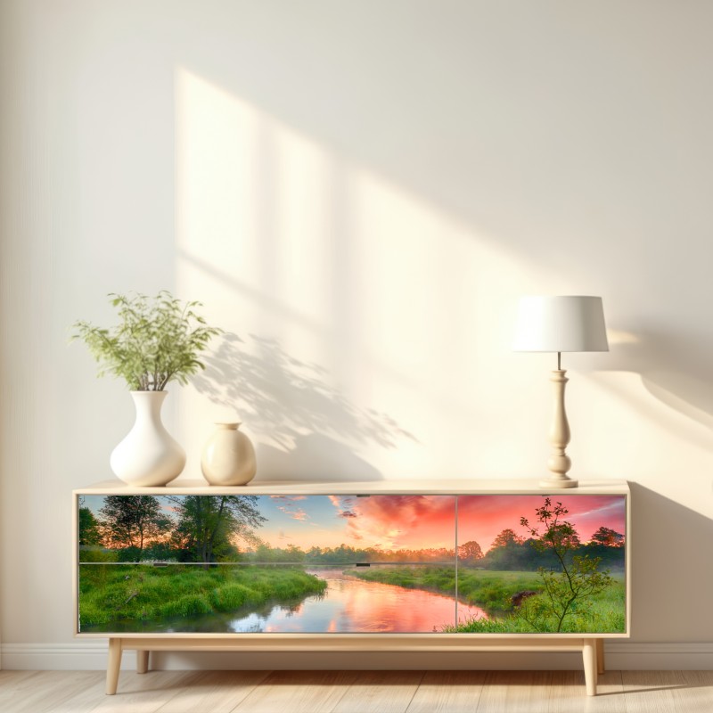 Naklejka repozycjonowalna wschód słońca nad mglistą rzeką – Wallissimo® Naklejka repozycjonowalna wschód słońca nad mglistą rzeką – Wallissimo®