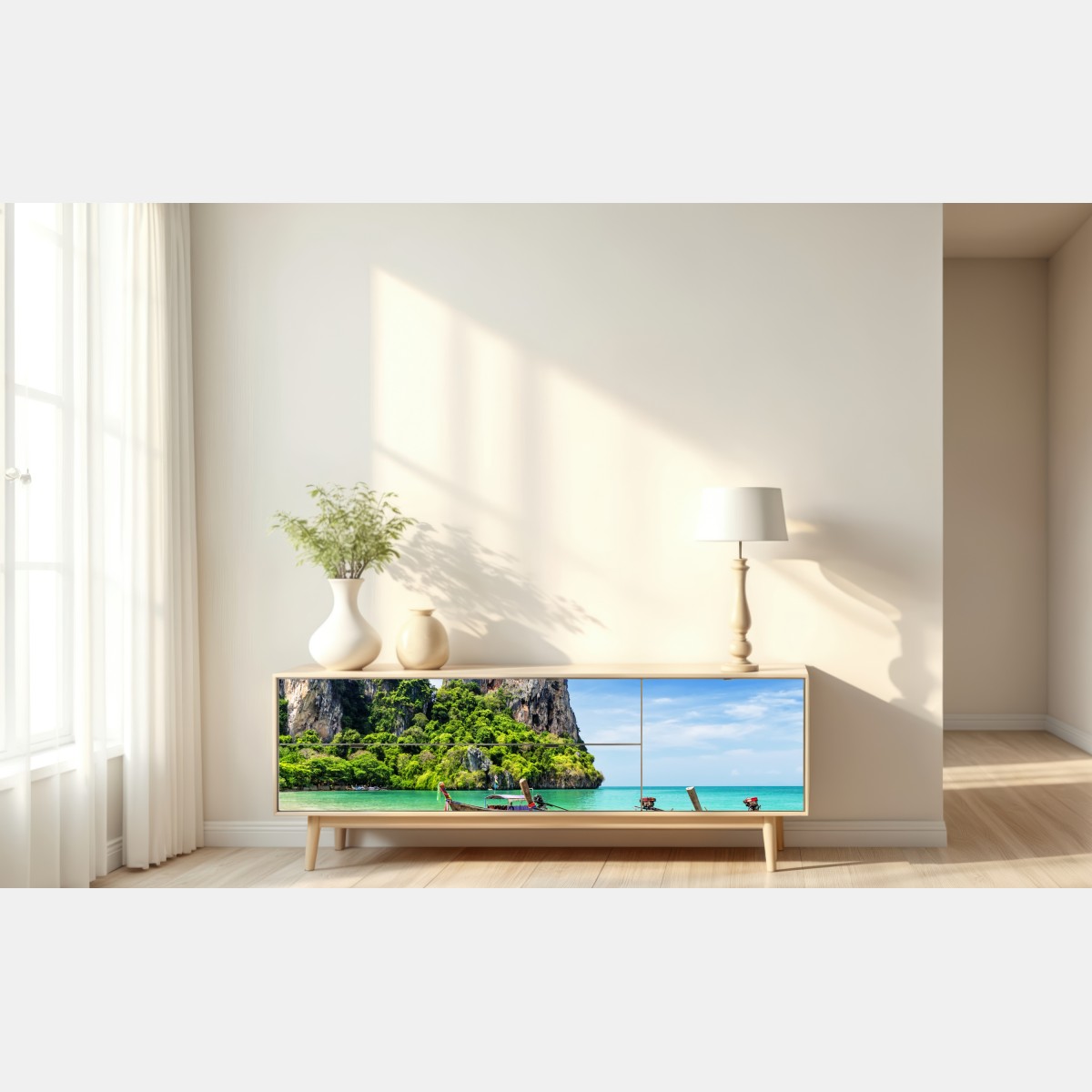 Naklejka repozycjonowalna spokojne łodzie longtail na plaży Railay, Tajlandia – Wallissimo® Naklejka repozycjonowalna spokojne łodzie longtail na plaży Railay, Tajlandia – Wallissimo®