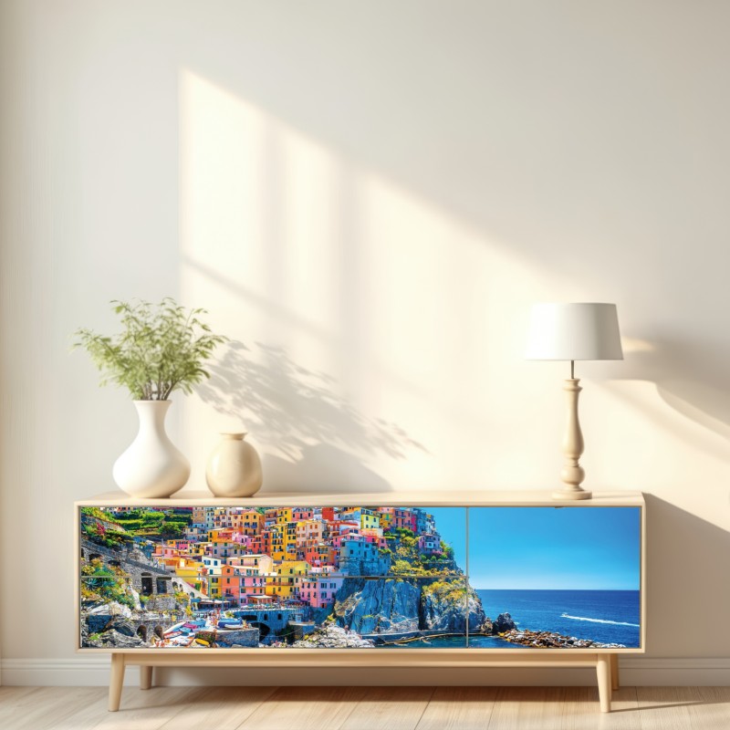 Naklejka repozycjonowalna kolorowa nadmorska wioska na klifie – Wallissimo® Naklejka repozycjonowalna kolorowa nadmorska wioska na klifie – Wallissimo®