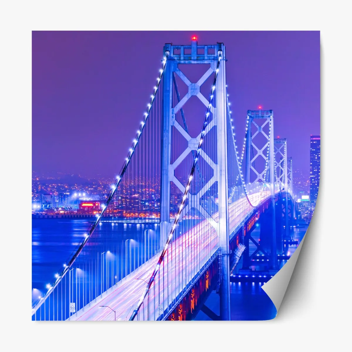 Naklejka repozycjonowalna oświetlony most wiszący i panorama miasta nocą – Wallissimo® Naklejka repozycjonowalna oświetlony most wiszący i panorama miasta nocą – Wallissimo®