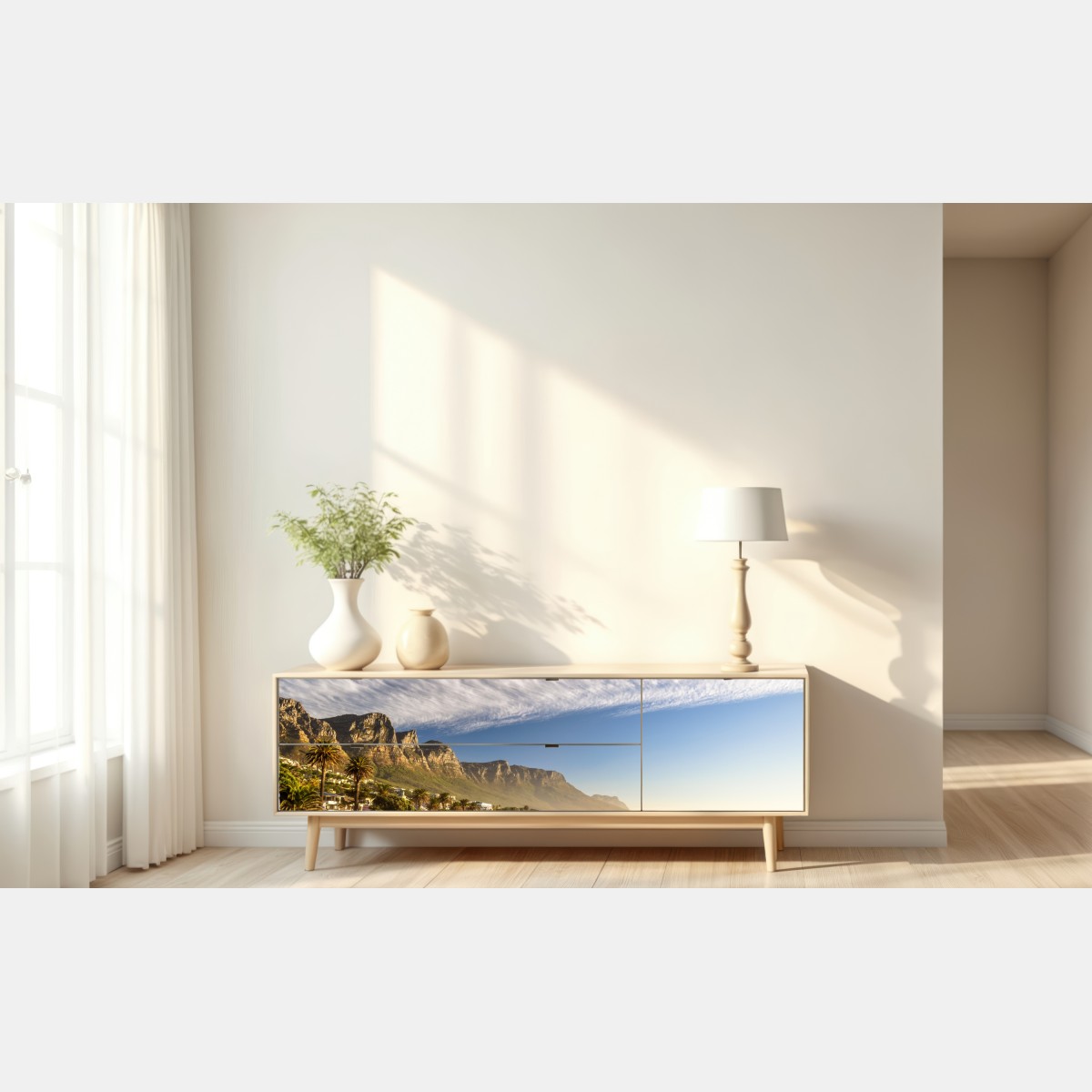 Naklejka repozycjonowalna słoneczna plaża z górskim tłem – Wallissimo® Naklejka repozycjonowalna słoneczna plaża z górskim tłem – Wallissimo®