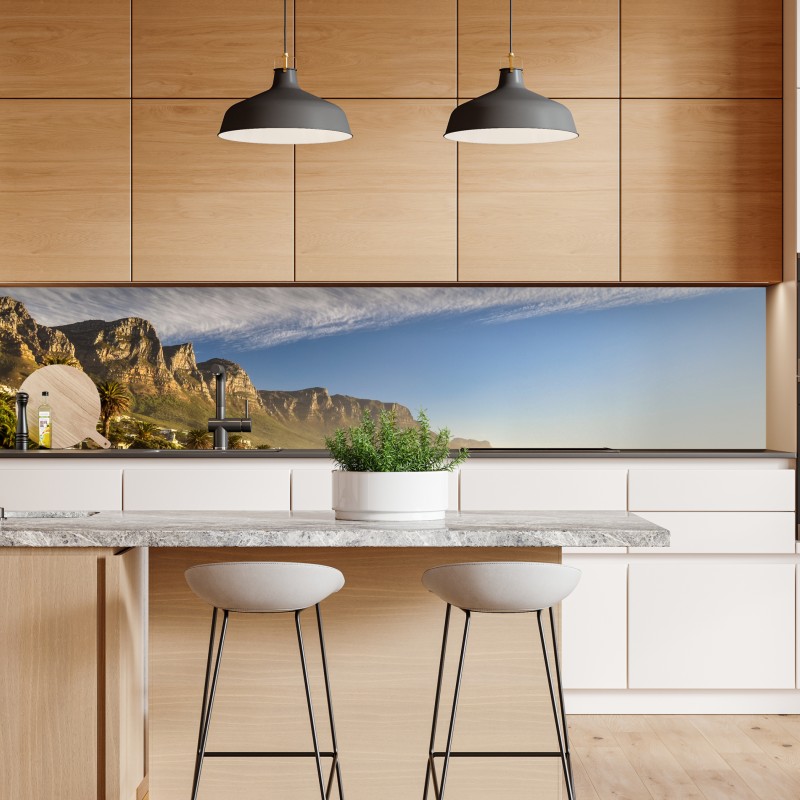 Naklejka repozycjonowalna słoneczna plaża z górskim tłem – Wallissimo® Naklejka repozycjonowalna słoneczna plaża z górskim tłem – Wallissimo®