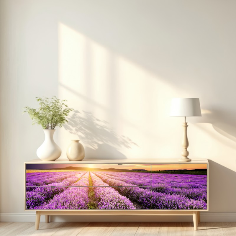 Naklejka repozycjonowalna wschód słońca nad polami lawendy – Wallissimo® Naklejka repozycjonowalna wschód słońca nad polami lawendy – Wallissimo®