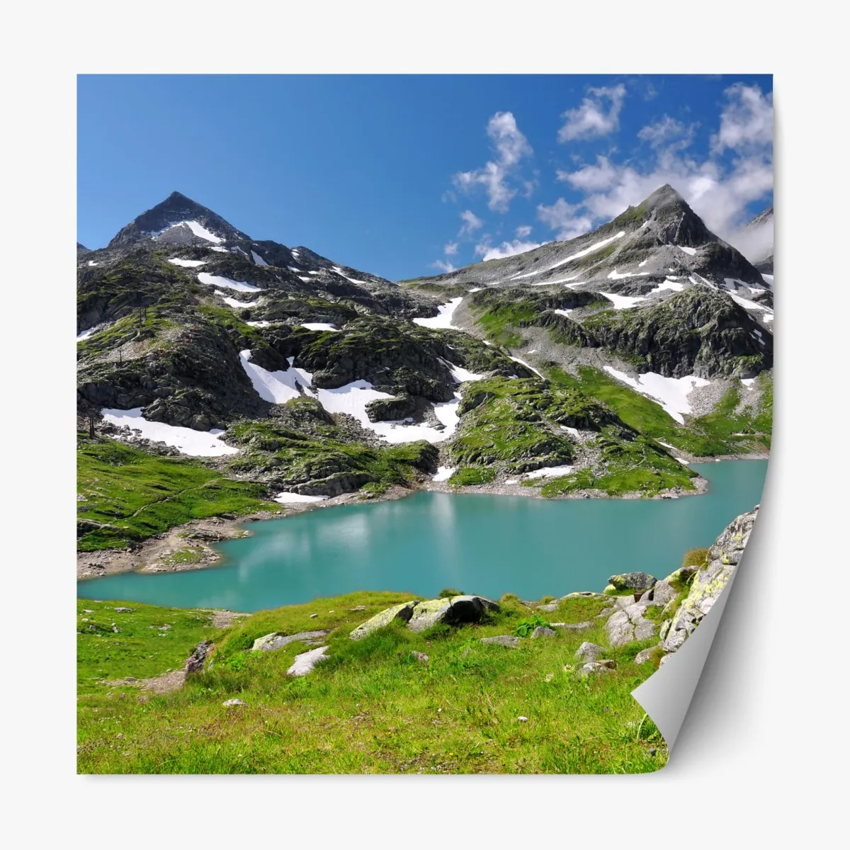 Naklejka repozycjonowalna alpejskie jezioro z turkusową wodą i górami – Wallissimo® Naklejka repozycjonowalna alpejskie jezioro z turkusową wodą i górami – Wallissimo®
