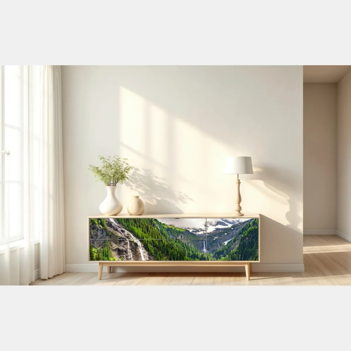 Naklejka repozycjonowalna mglisty alpejski wodospad nad zieloną doliną – Wallissimo® Naklejka repozycjonowalna mglisty alpejski wodospad nad zieloną doliną – Wallissimo®