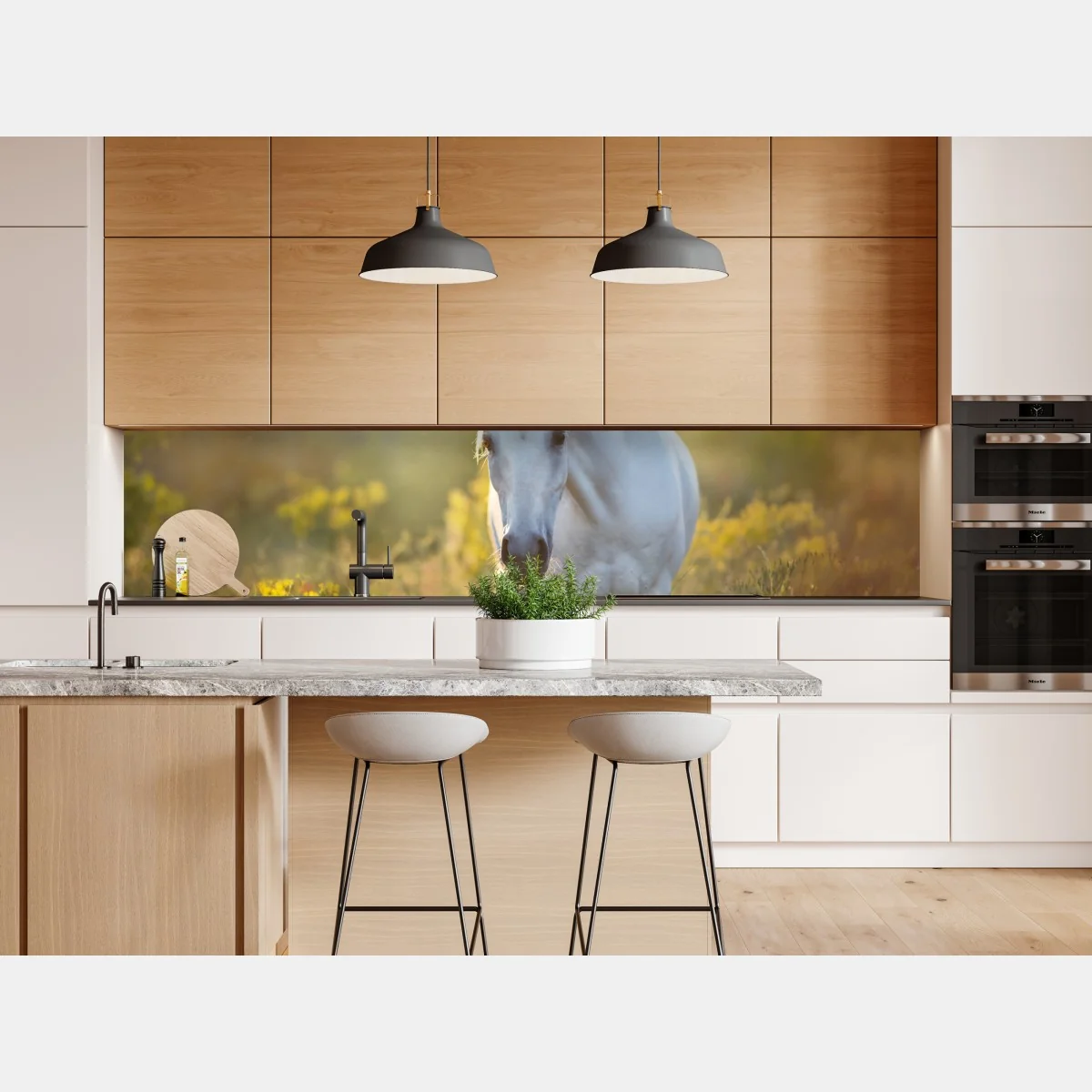 Naklejka repozycjonowalna biały koń na łące maków o wschodzie słońca – Wallissimo® Naklejka repozycjonowalna biały koń na łące maków o wschodzie słońca – Wallissimo®