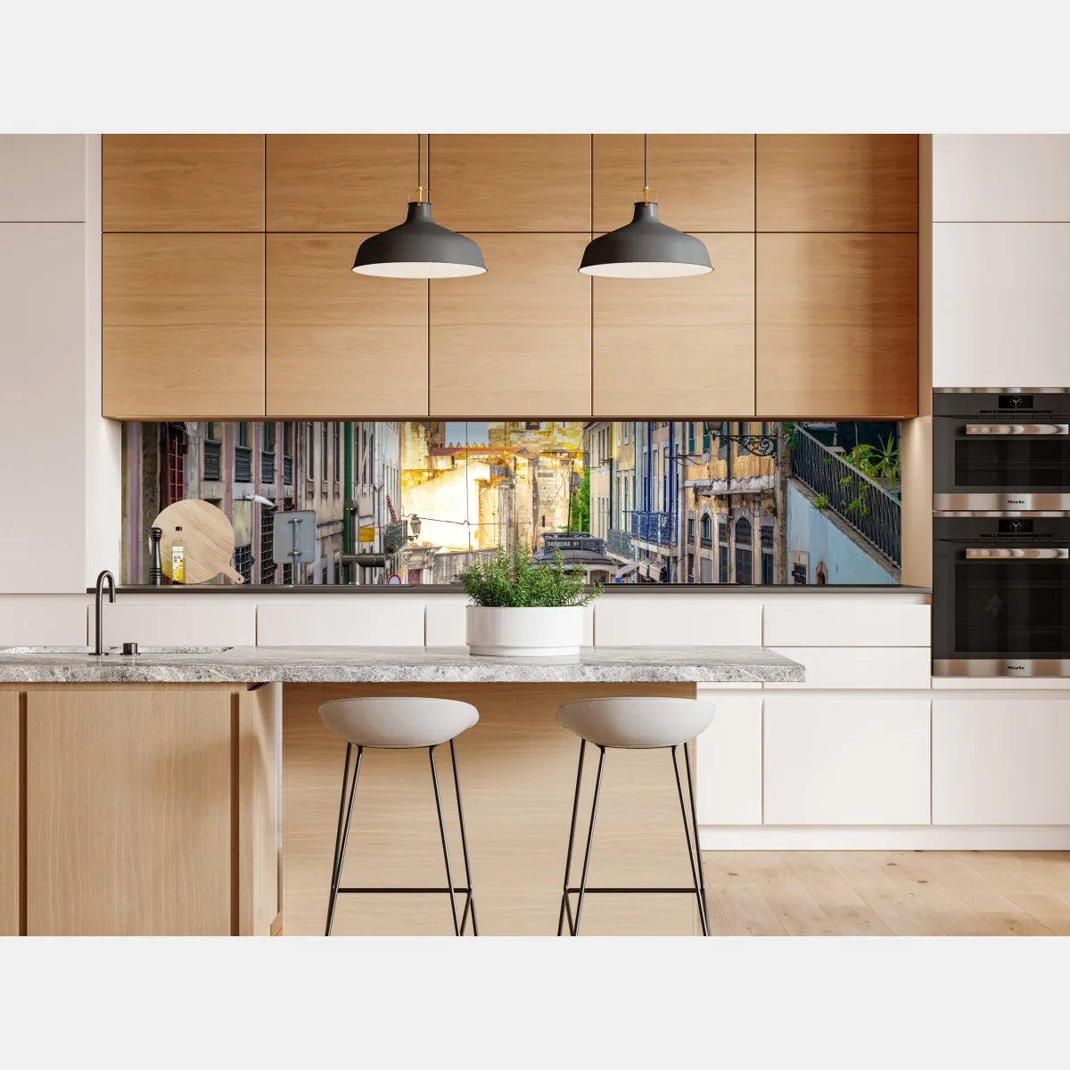 Naklejka repozycjonowalna słoneczne tramwaje na zabytkowej ulicy Lizbony – Wallissimo® Naklejka repozycjonowalna słoneczne tramwaje na zabytkowej ulicy Lizbony – Wallissimo®