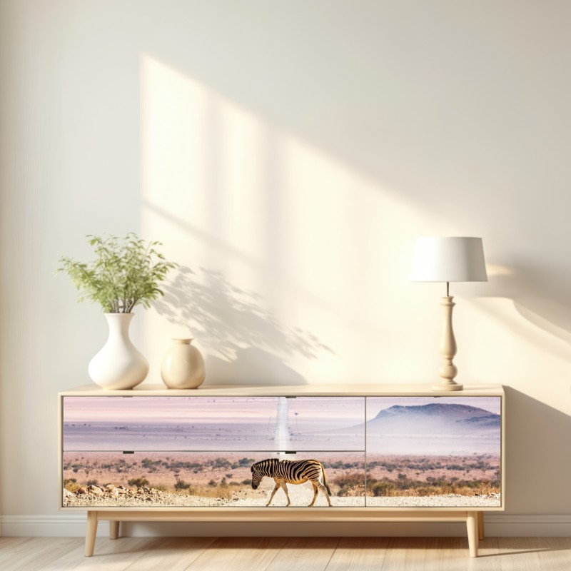 Naklejka repozycjonowalna zebra na pustynnej drodze – Wallissimo® Naklejka repozycjonowalna zebra na pustynnej drodze – Wallissimo®